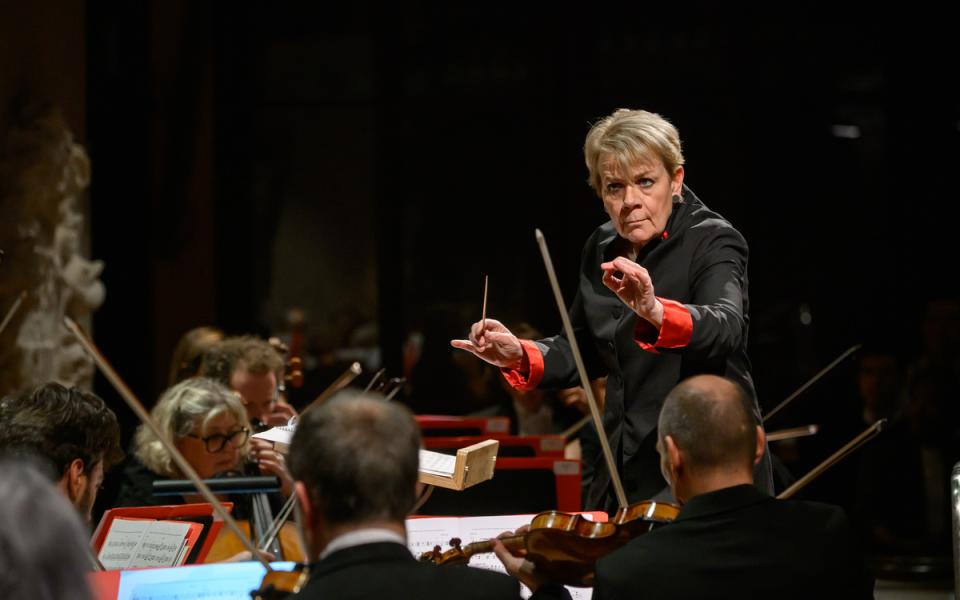 Marin Alsop conducting the Philharmonia Orchestra