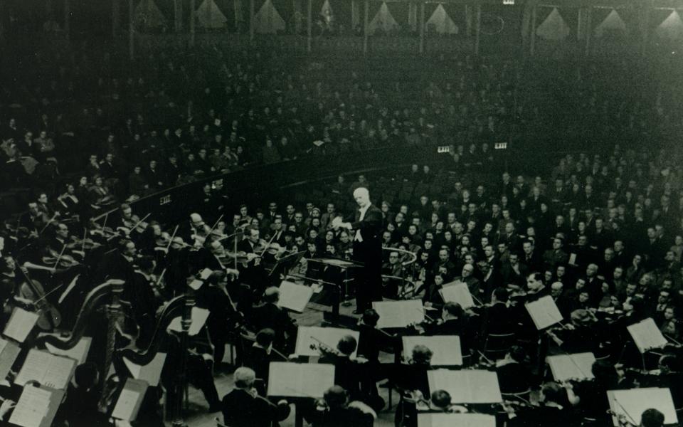 Wilhelm Furtwängler conducts Philharmonia in world premiere of Strauss' Four Last Songs, Royal Albert Hall, 1947_medium res